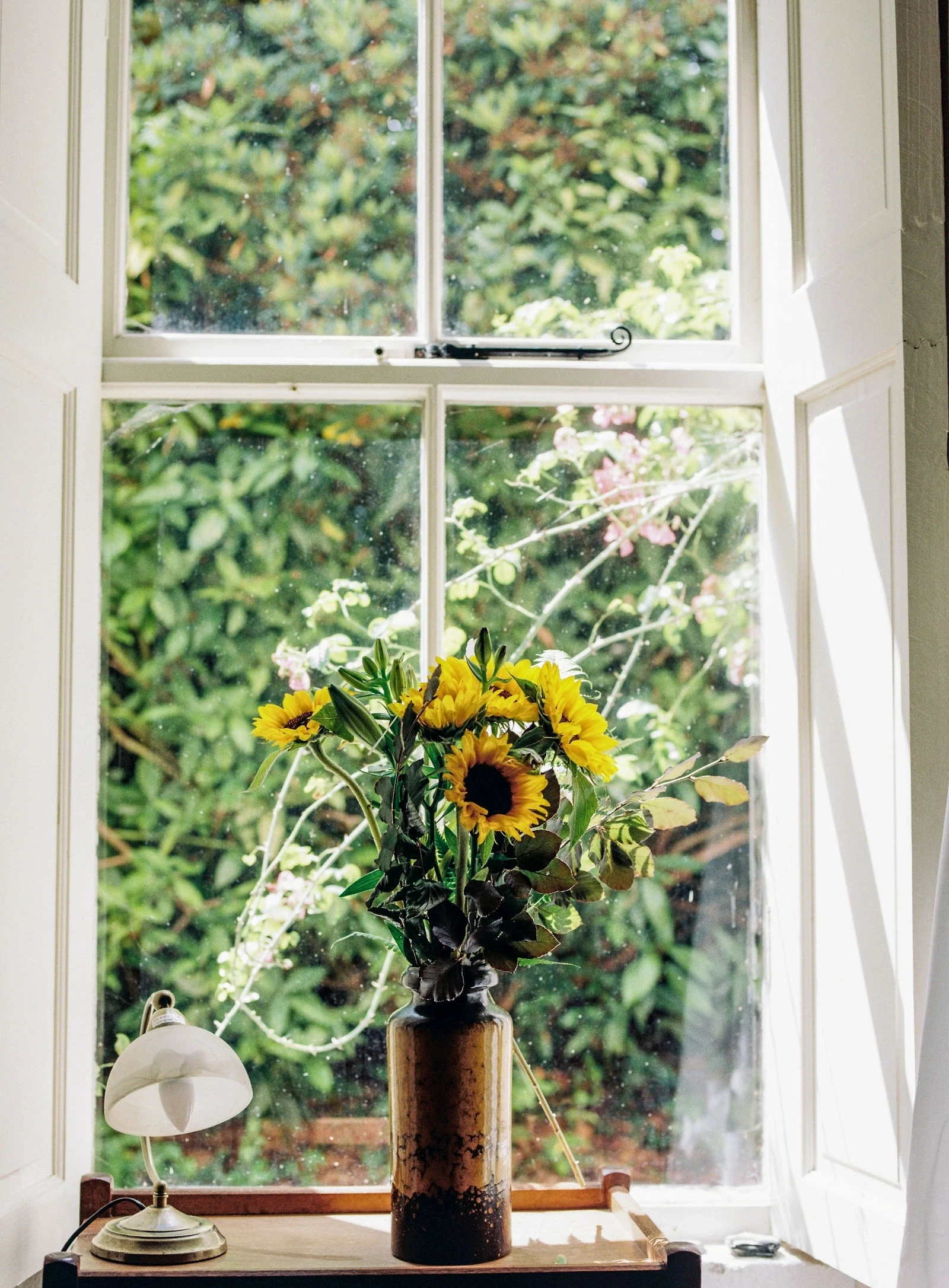 Cozy dining room with wood beams, long table and vintage piano nook